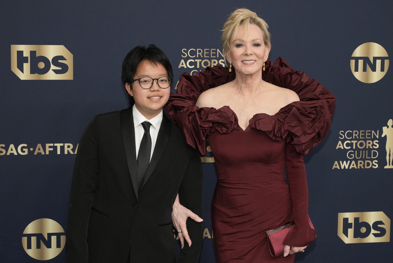 Forrest Gilliland Jean Smart’s Son, Age, Height, Bio & More Magzica