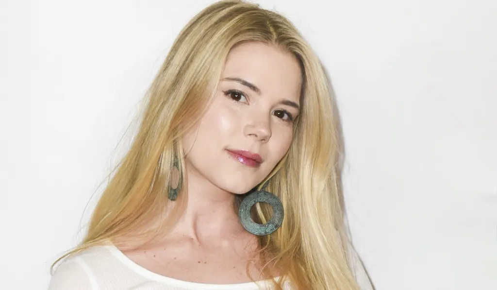 Brooke Anne Smith Net Worth, Bio, Measurements & More - Magzica